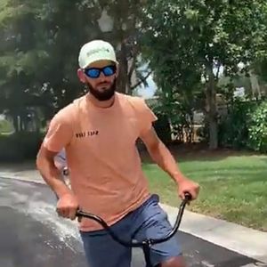 Meet your Posher, Max